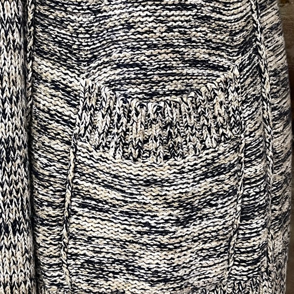 EUC EDDY BAUER Heavy Knit Cardigan with Exceptional Front Detailing - Picture 4 of 11